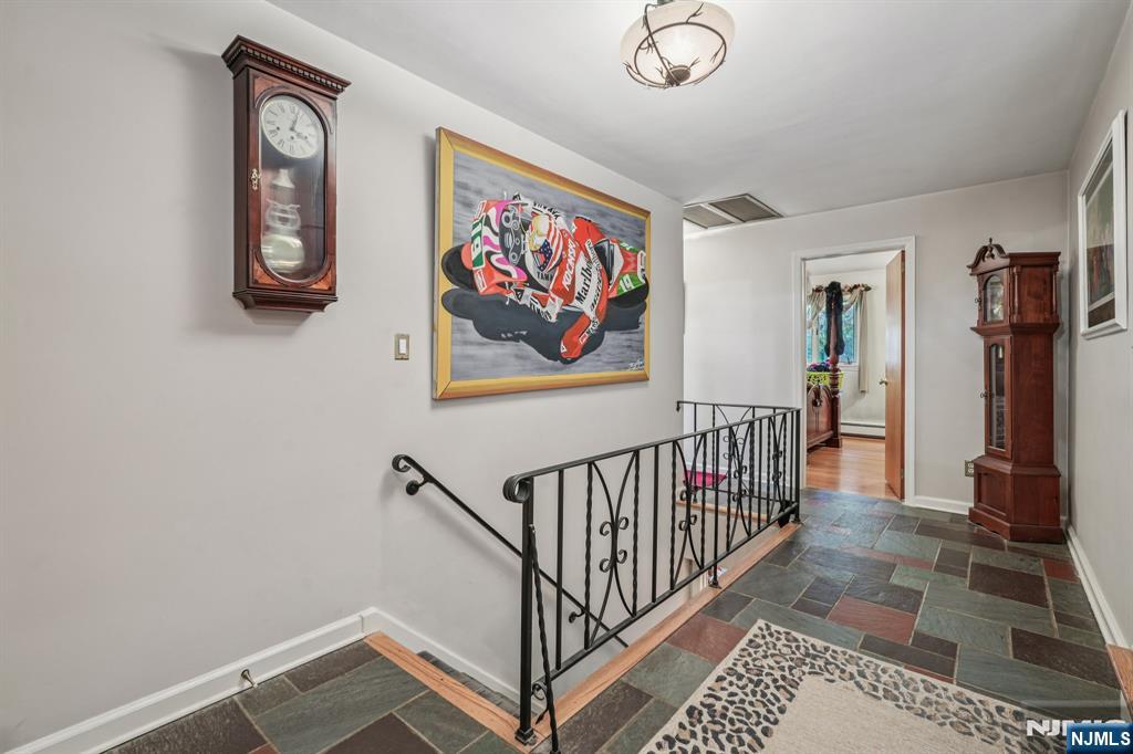 59 Old Stone Church Road, Upper Saddle River, NJ, 07458