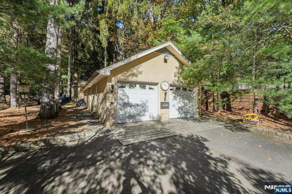 59 Old Stone Church Road, Upper Saddle River, NJ, 07458