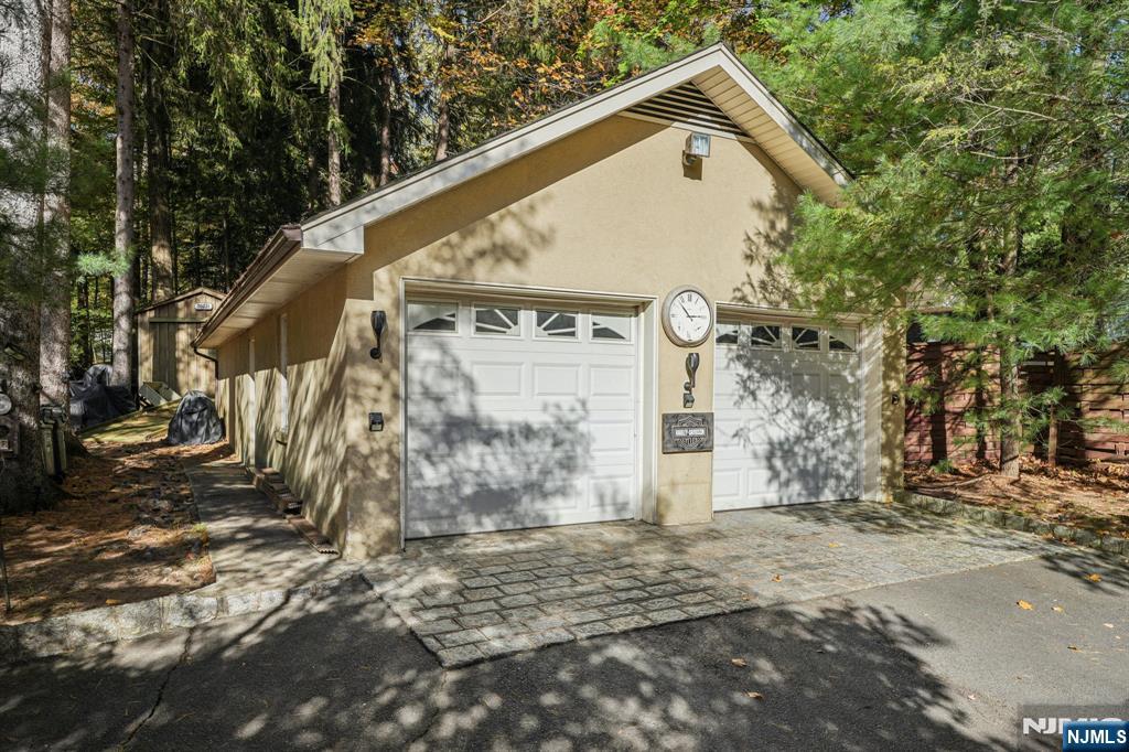 59 Old Stone Church Road, Upper Saddle River, NJ, 07458