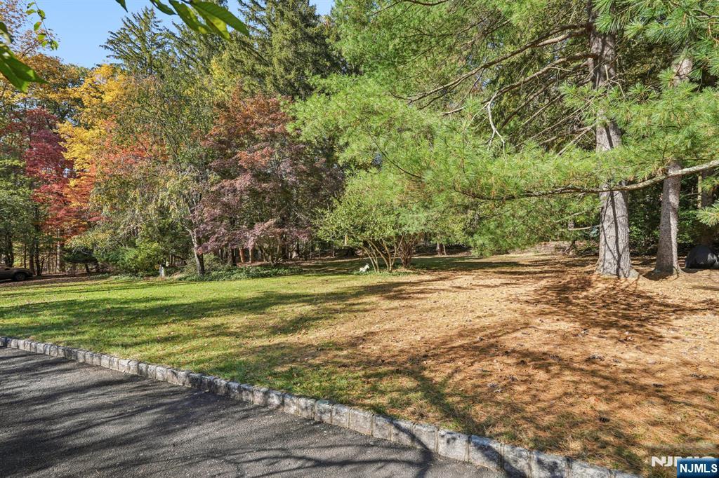 59 Old Stone Church Road, Upper Saddle River, NJ, 07458