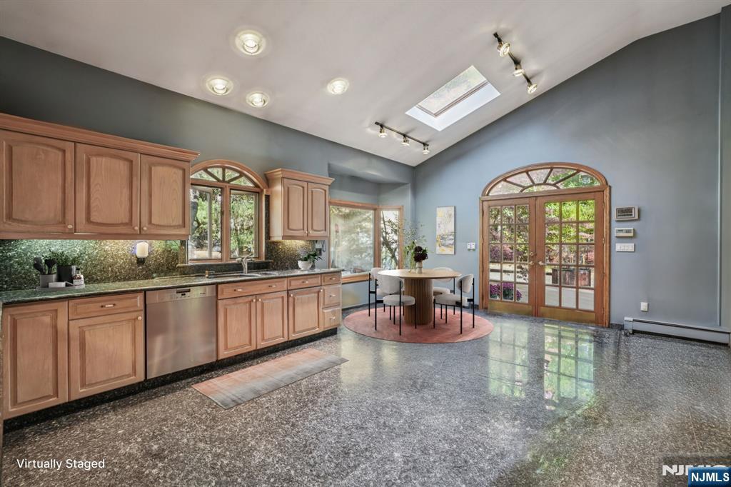 59 Old Stone Church Road, Upper Saddle River, NJ, 07458