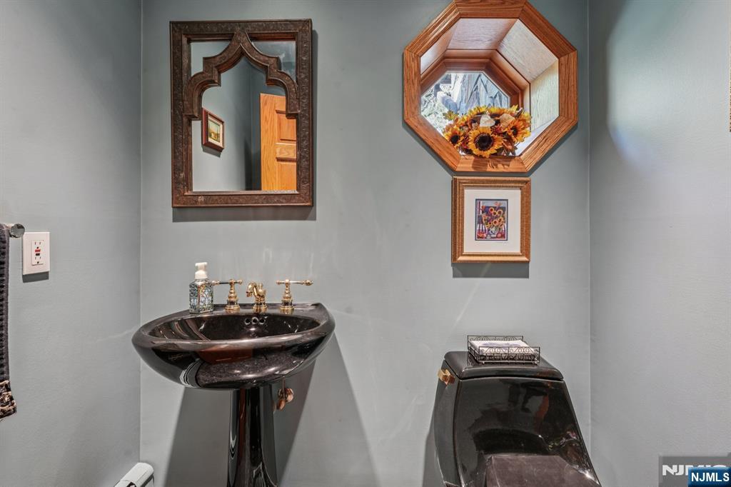 59 Old Stone Church Road, Upper Saddle River, NJ, 07458