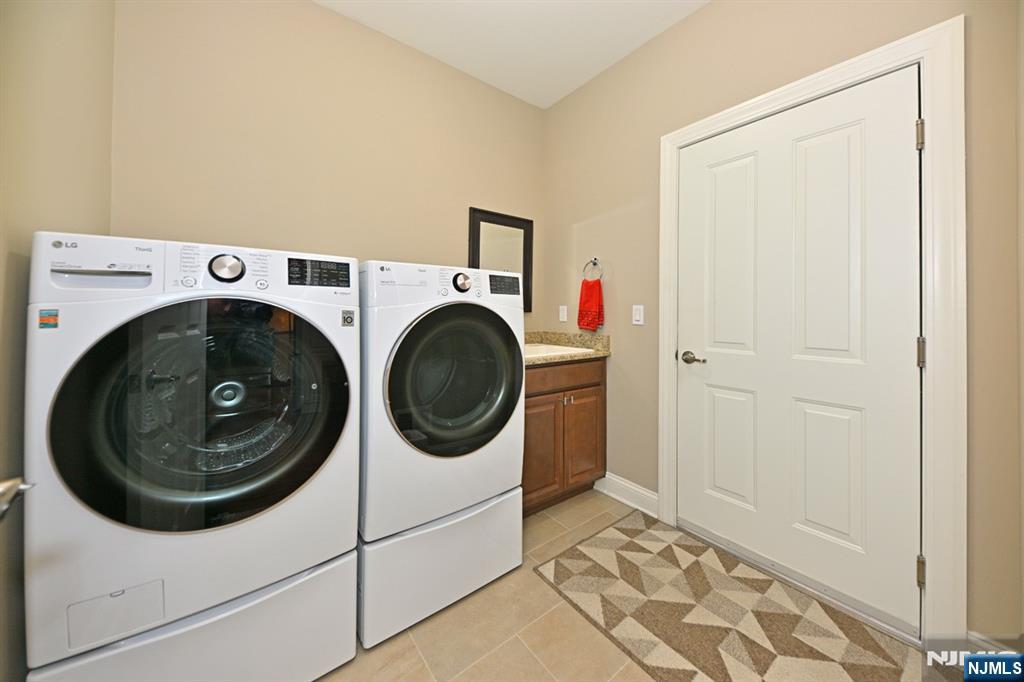 Homes for sale in Hillsdale, NJ | 207 Ell Rd, Hillsdale, NJ 07642 | MLS# 25037944