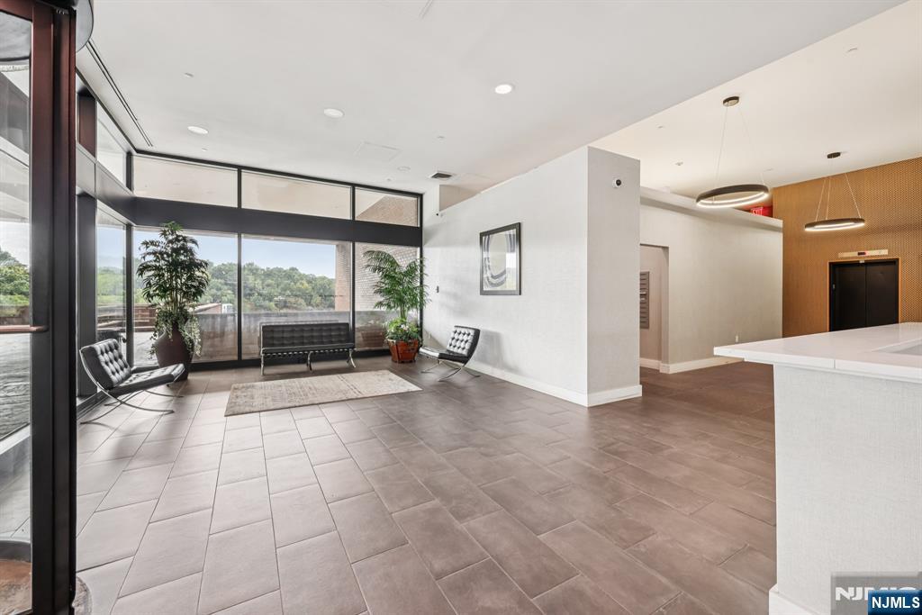 2 Executive Drive 715 - Photo 2