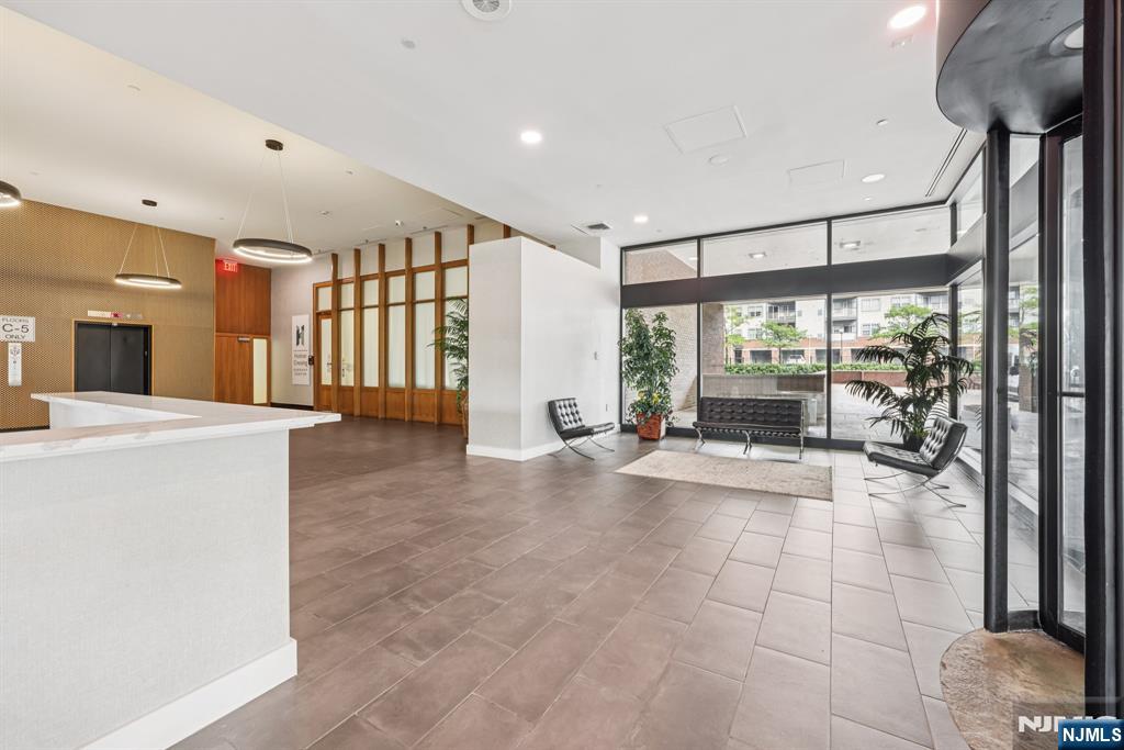 2 Executive Drive 715 - Photo 3