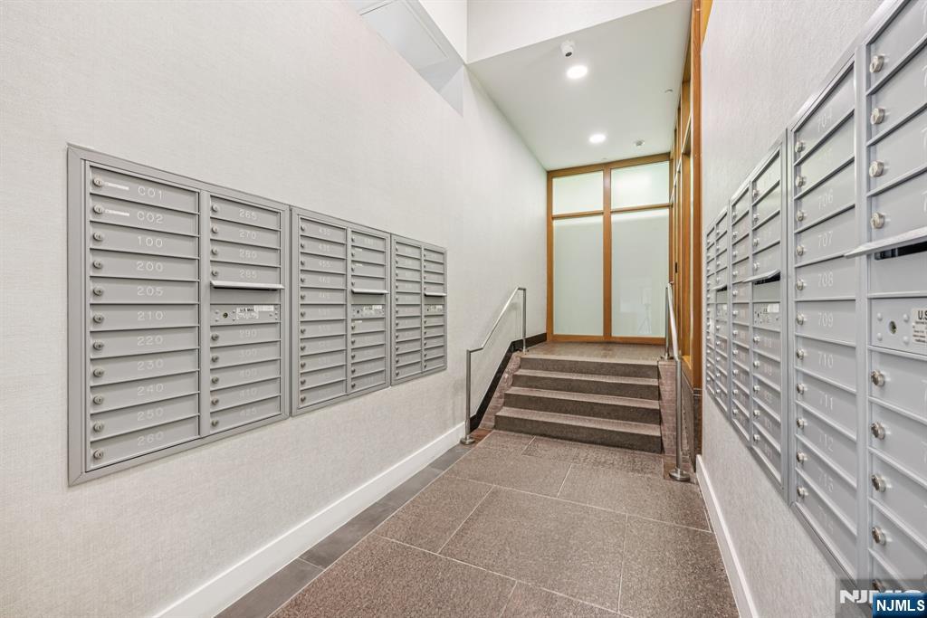 2 Executive Drive 715 - Photo 4