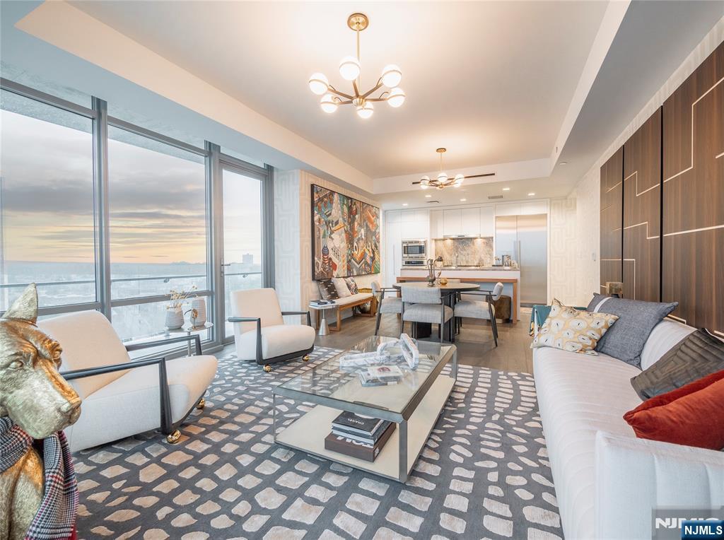 320 Adolphus Avenue 815 - Photo 2