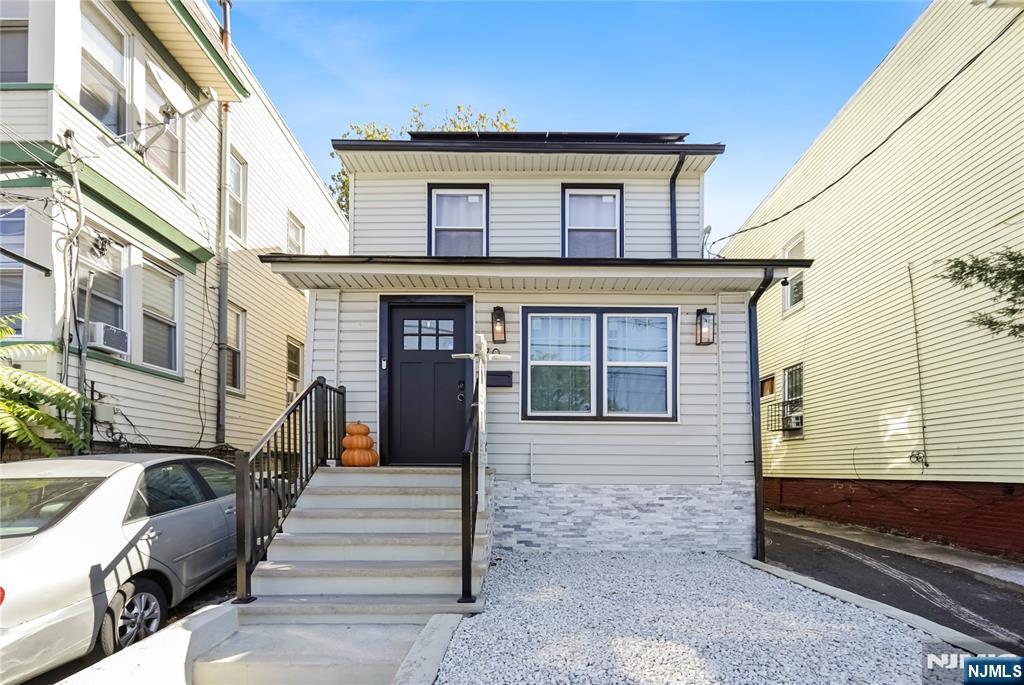 $499,950 Contemporary