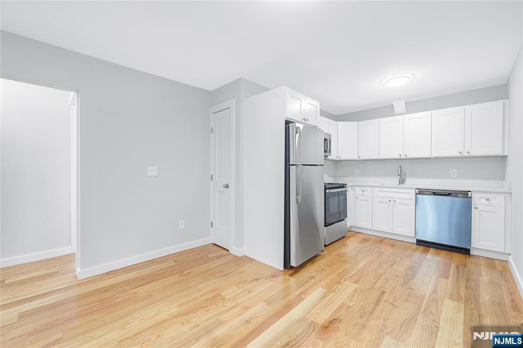 161 18th Street 10C - Photo 5