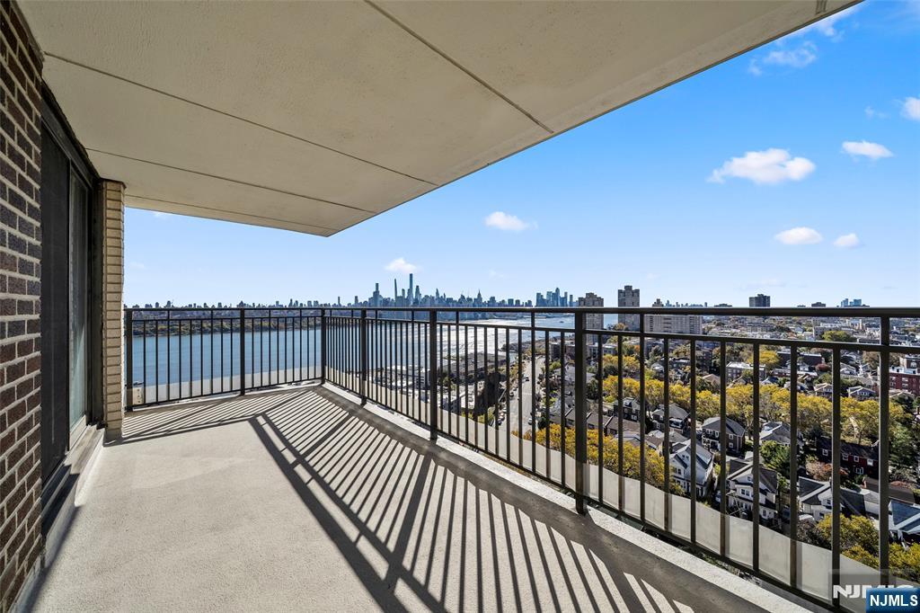 7855 Boulevard East 19J - Photo 1