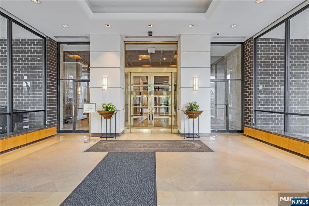 1600 Parker 17H - Photo 2