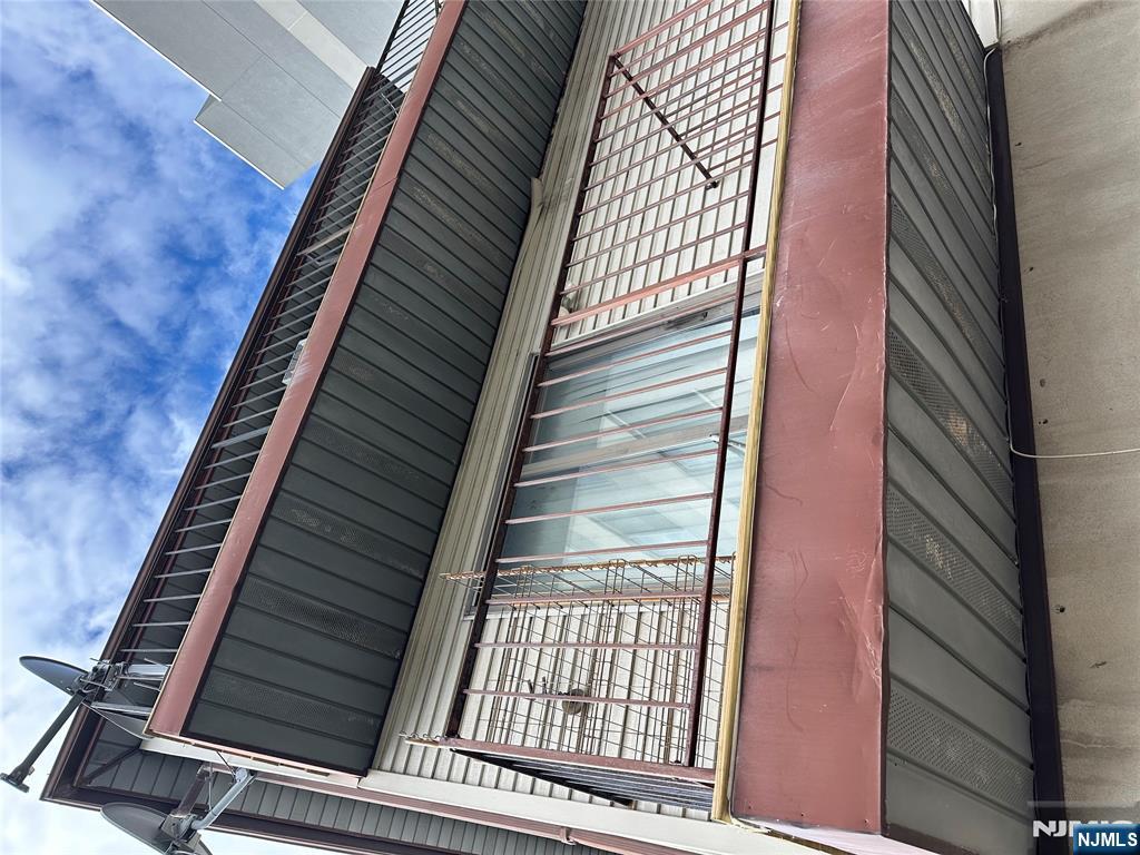 374 Summit Avenue — photo 13