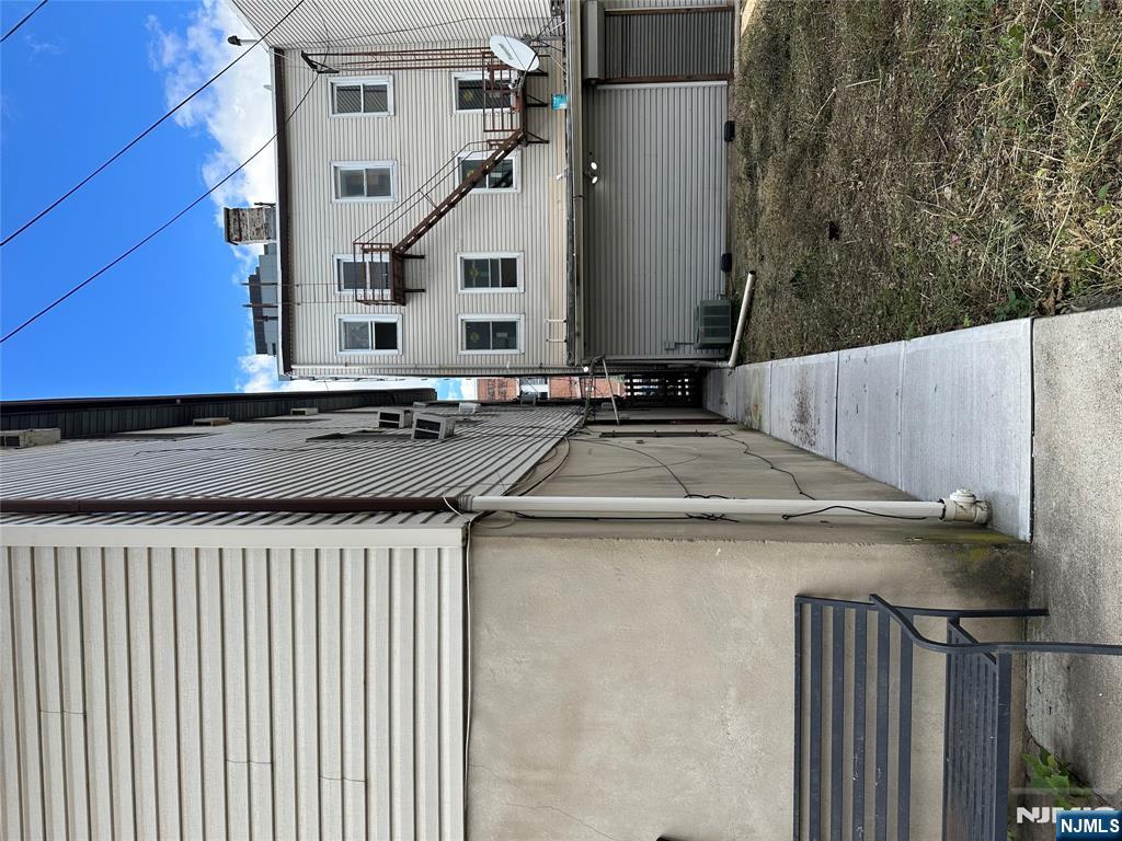 374 Summit Avenue — photo 14