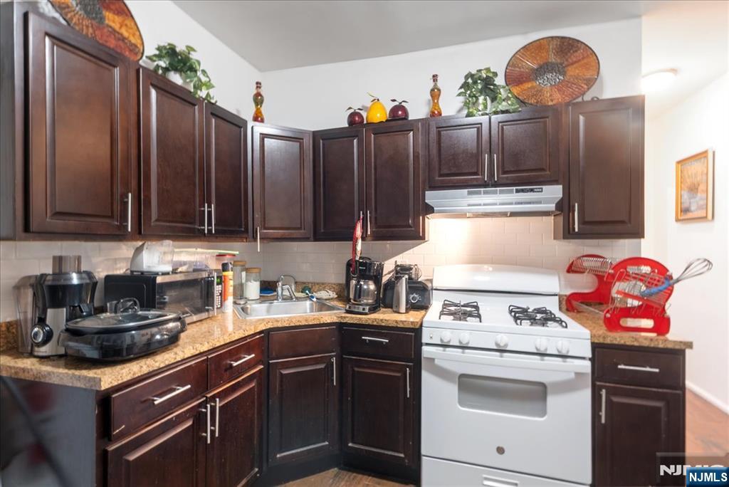 552 Norwood Street - Photo 5