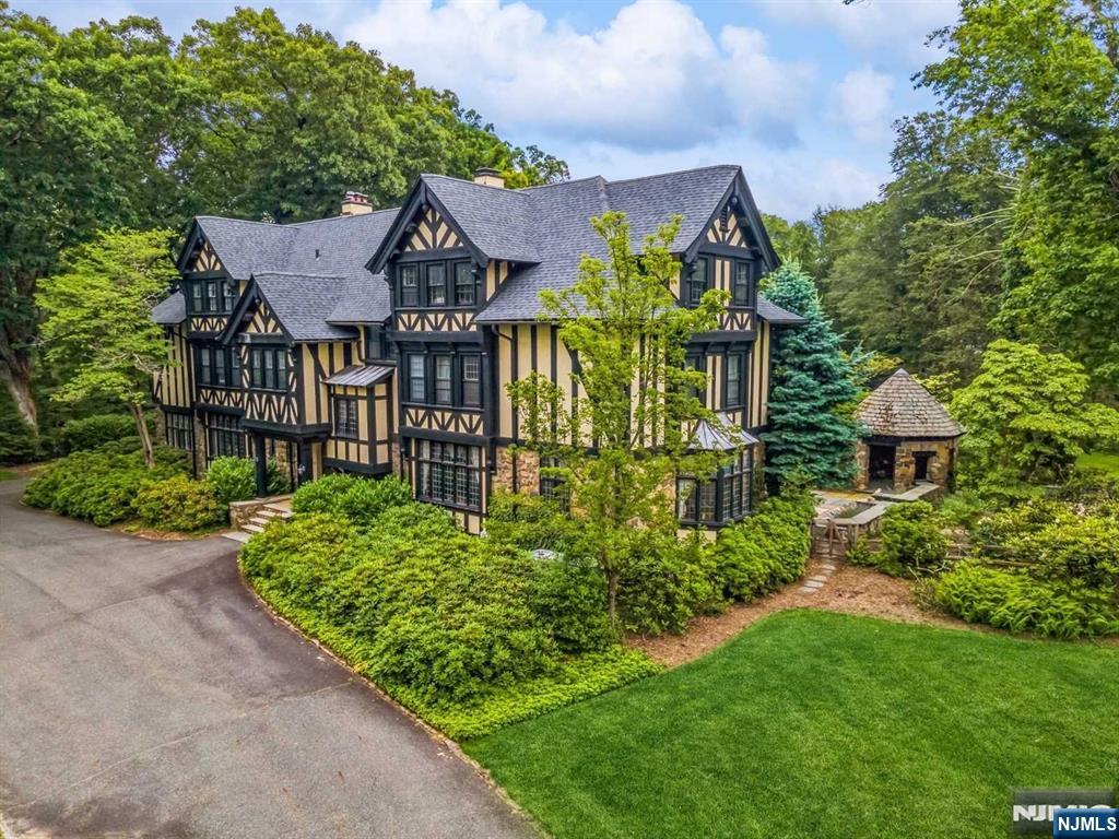 131 Rensselaer Road - Photo 3