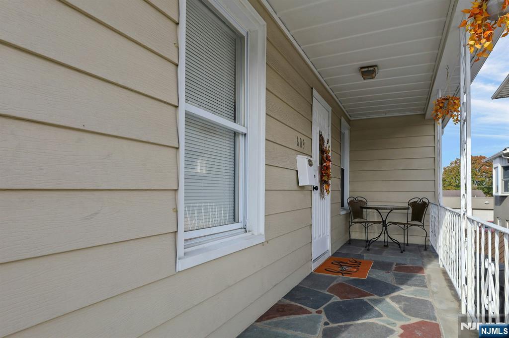 609 Chase Avenue - Photo 3