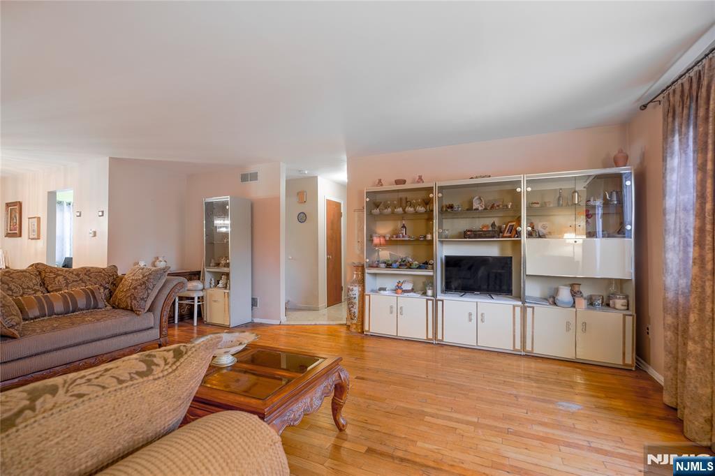 17A Garden Drive, Elmwood Park, NJ, 07407