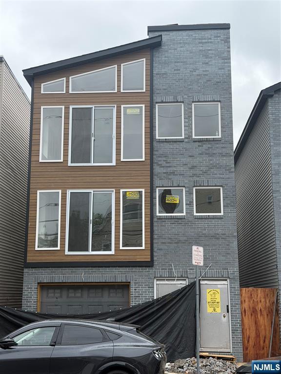 195 12th Avenue - Photo 1