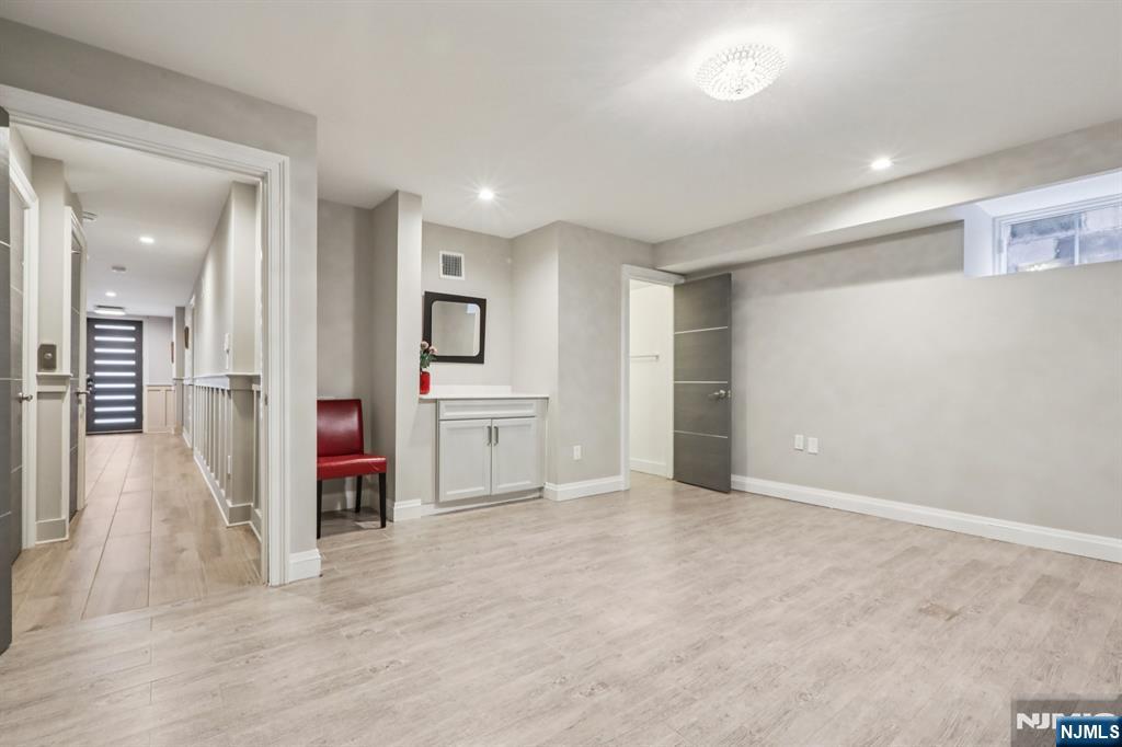 26 Hudson Terrace - Photo 5