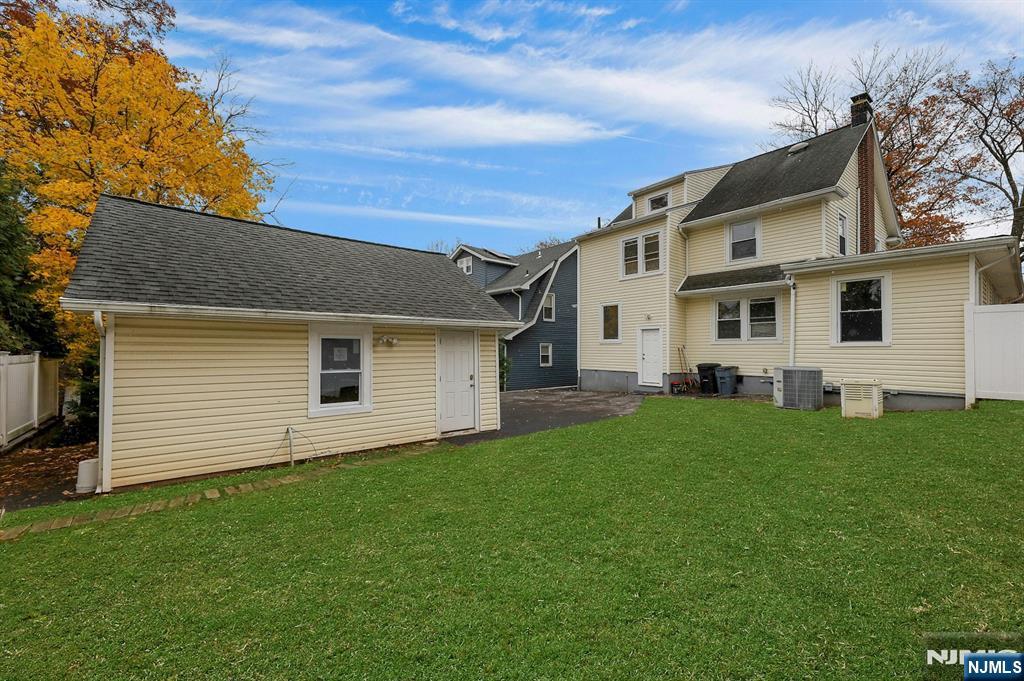 Very Large Private Backyard!