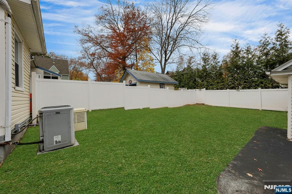 Generator / Fenced Yard!
