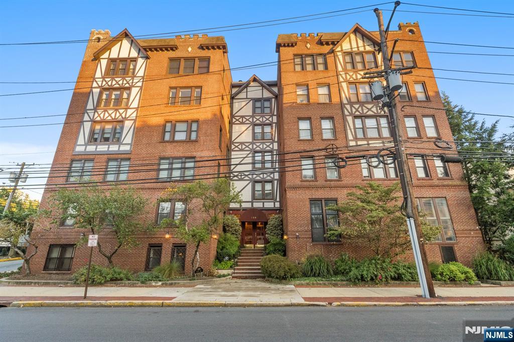 252 Highwood UNIT 1, Ridgewood, NJ, 07450