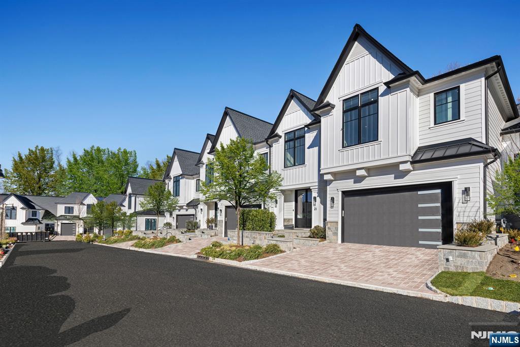 11 Stone Bridge Court, Demarest, NJ, 07627