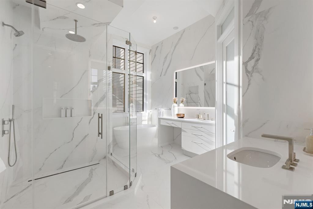 11 Stone Bridge Court, Demarest, NJ, 07627