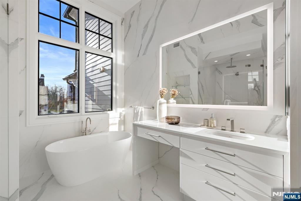 11 Stone Bridge Court, Demarest, NJ, 07627