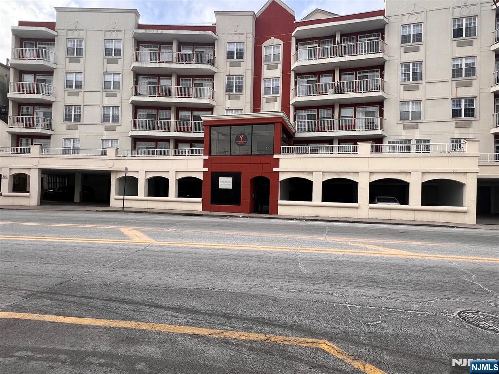 2000 Linwood Avenue, Fort Lee, NJ, 07024