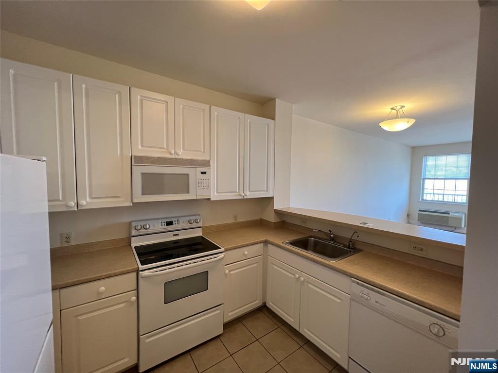 1100 River Road 302 - Photo 3
