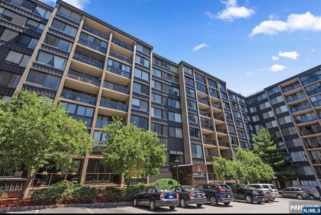 9060 Palisade Avenue 811 - Photo 1