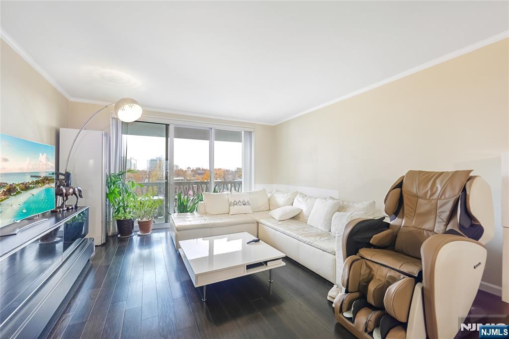 2000 Linwood Avenue 5L - Photo 3