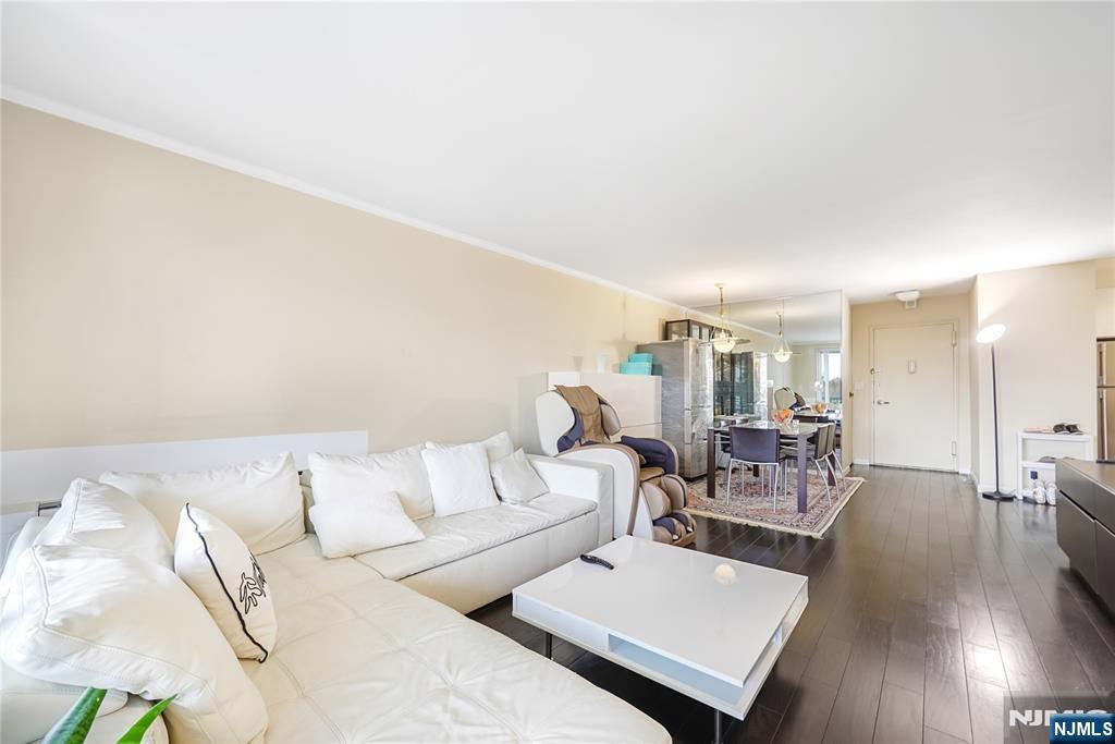 2000 Linwood Avenue 5L - Photo 5