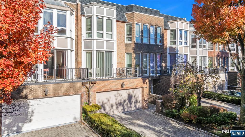 $1,299,000 Townhouse