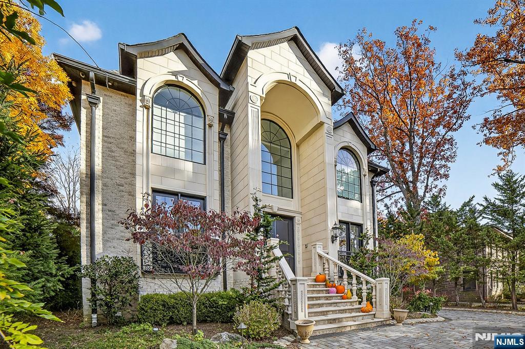 1096 Briar Way, Fort Lee, NJ, 07024