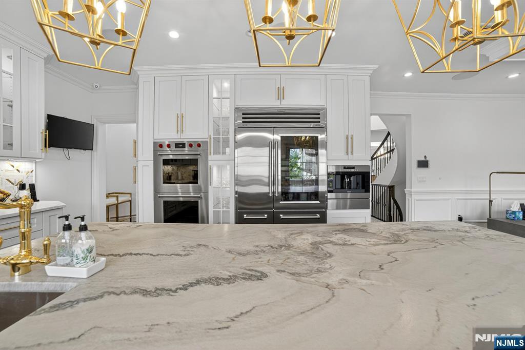 1096 Briar Way, Fort Lee, NJ, 07024