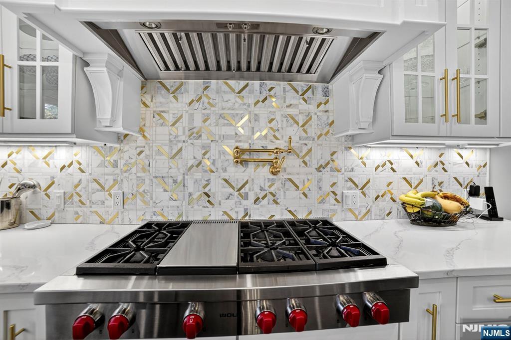 1096 Briar Way, Fort Lee, NJ, 07024