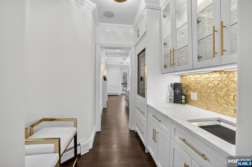 1096 Briar Way, Fort Lee, NJ, 07024