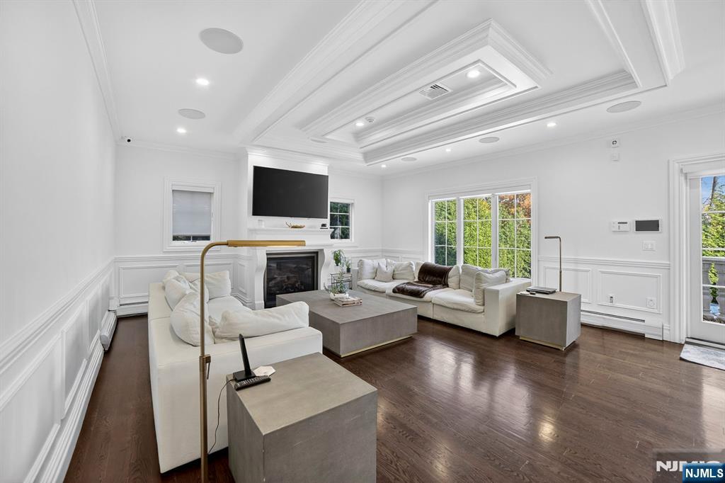 1096 Briar Way, Fort Lee, NJ, 07024