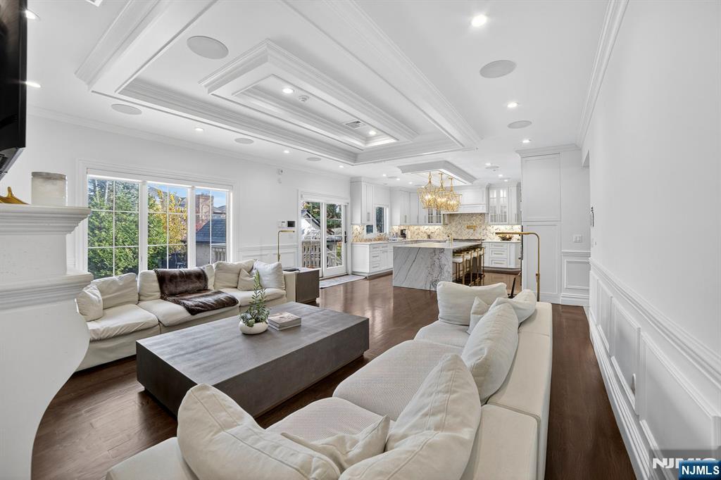 1096 Briar Way, Fort Lee, NJ, 07024