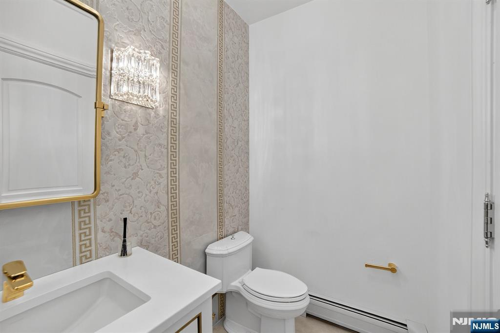 1096 Briar Way, Fort Lee, NJ, 07024