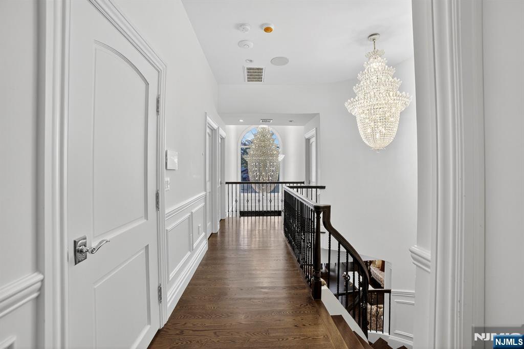 1096 Briar Way, Fort Lee, NJ, 07024