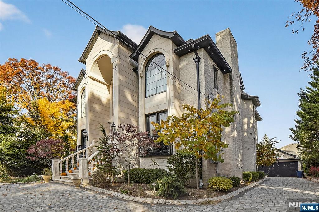 1096 Briar Way, Fort Lee, NJ, 07024