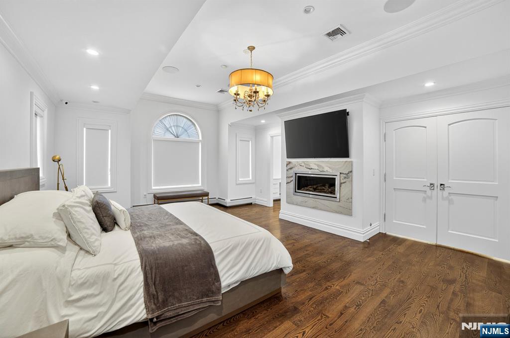 1096 Briar Way, Fort Lee, NJ, 07024