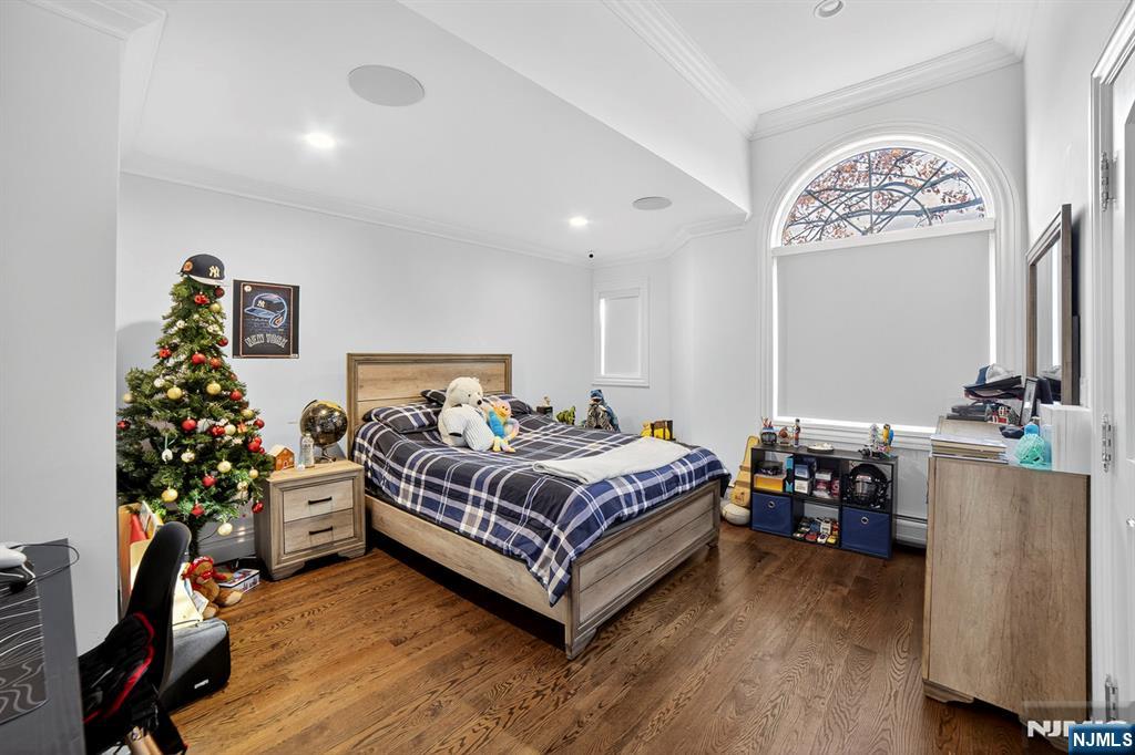 1096 Briar Way, Fort Lee, NJ, 07024