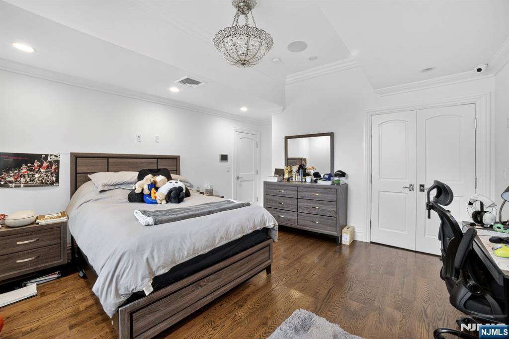 1096 Briar Way, Fort Lee, NJ, 07024