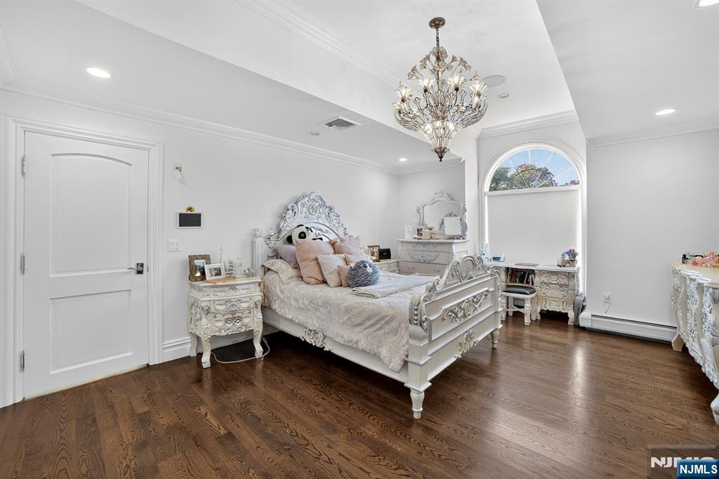 1096 Briar Way, Fort Lee, NJ, 07024