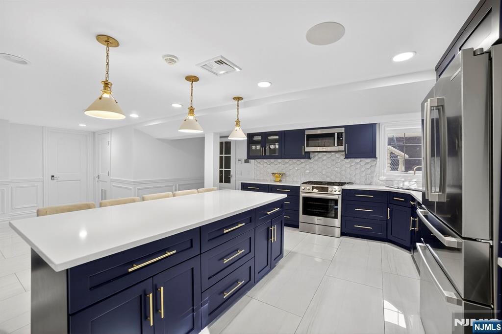 1096 Briar Way, Fort Lee, NJ, 07024