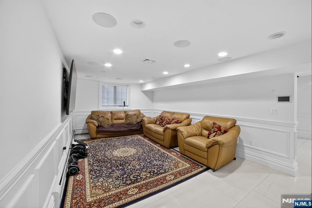 1096 Briar Way, Fort Lee, NJ, 07024